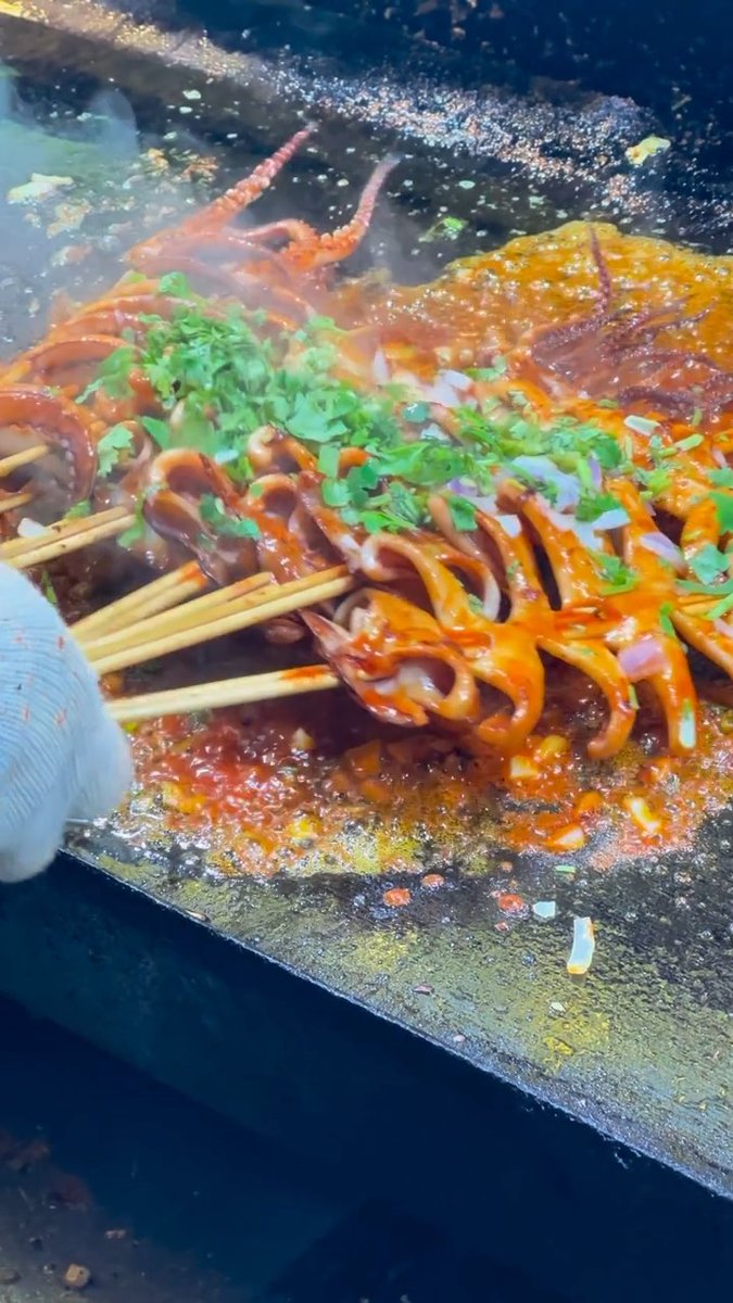 uymarichup's tweet photo. Melt-in-your-mouth grilled squid skewers sizzling at the night market  A perfect late-night snack for food lovers! https://t.co/PXFRmqKNHF