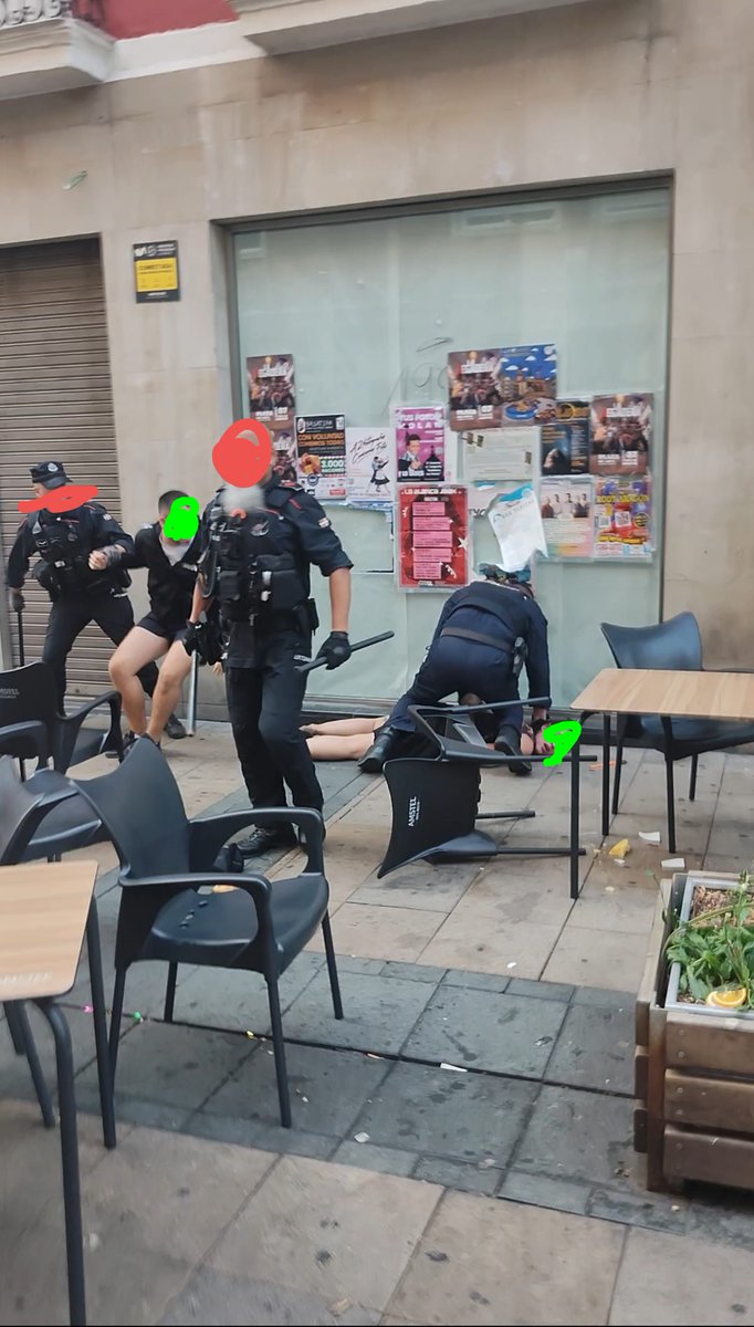 berriemaile59's tweet photo. Llegan imágenes de las detenciones y cargas policiales https://t.co/PFhkPx7Lzd