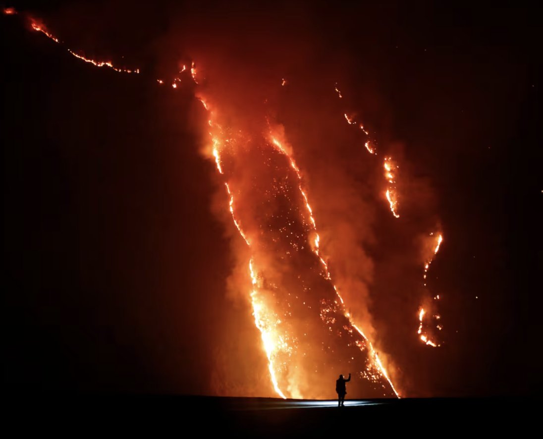 CCTVAsiaPacific's tweet photo. #Indonesia closed the #MountBromo tourist area in #EastJava to all tourist activities on Saturday night as a wildfire continues to spread, the Bromo Tengger Semeru National Park authority said late Saturday. The closure took effect at 10 p.m. local time on Saturday and will remain in place until further notice. The #fire, which broke out on Monday, has affected approximately 170 hectares.
Pics via CFP