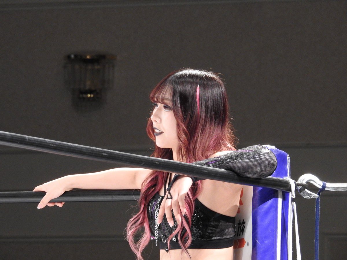 x1322vm's tweet photo. ババア狩りならずだけど、顔拓を自ら行く潔さ…カッケェよマジで…

#STARDOM 
#稲葉あずさ https://t.co/HzdBEKUEtY
