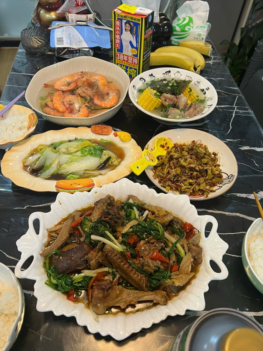DgC2w's tweet photo. Chào buổi tối các bạn trên X.
Cuối tuần qua, tôi đã có dịp dùng bữa tại nhà một người bạn—một bữa ăn thực sự toát lên sự ấm áp của tình cảm gia đình.🥰🍚
Tôm tươi, sườn heo, rau xanh và bắp, kết hợp cùng những món ăn đậm đà, cay nồng chuẩn vị cơm nhà—một bàn tiệc nóng hổi, ​​thơm lừng. Không chỉ là thưởng thức món ngon, mà còn là cảm giác hạnh phúc ngập tràn. ❤️

Hãy ăn ngon, sống vui và cùng những người thân yêu tận hưởng trọn vẹn hương vị của những ngày bình dị. 🍤🌽🥬✨