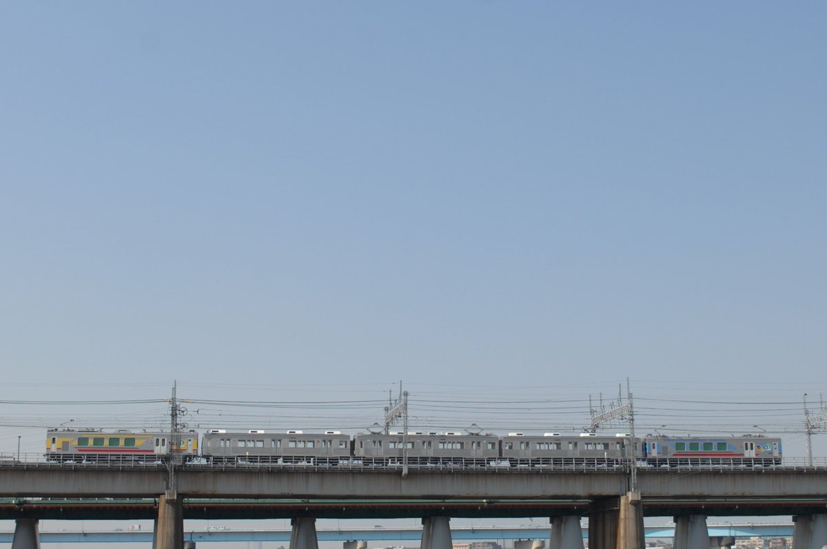 Tokyu7700_7910F's tweet photo. 東急7600系7601F
廃車回送後に恩田でデハ7661を切り離し
中間のデハ7681が顔を見せました

中間デハの顔は最初で最後の撮影となりました https://t.co/WWxRe9MnCo