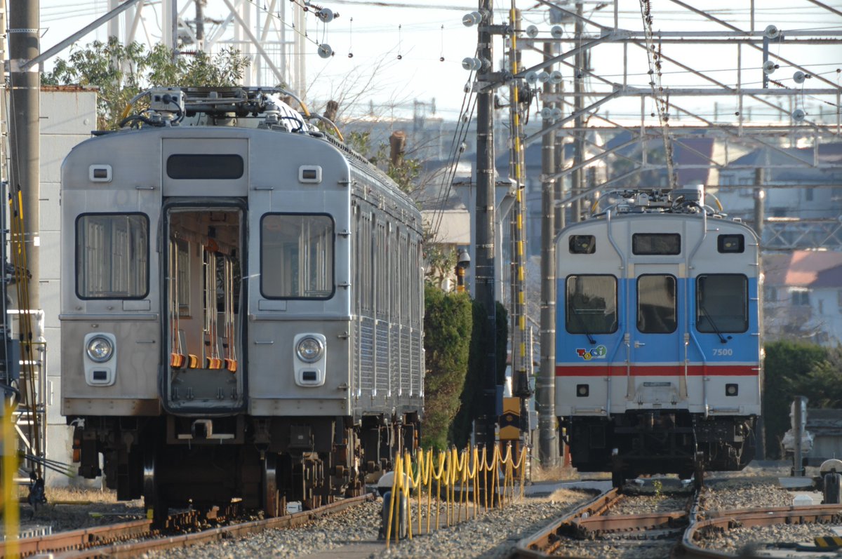 Tokyu7700_7910F's tweet photo. 東急7600系7601F
廃車回送後に恩田でデハ7661を切り離し
中間のデハ7681が顔を見せました

中間デハの顔は最初で最後の撮影となりました https://t.co/WWxRe9MnCo