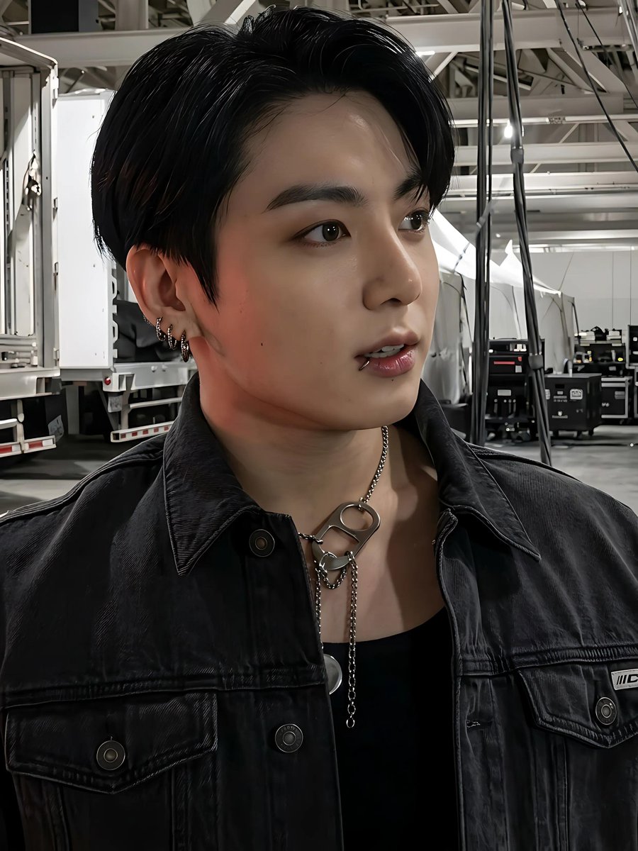 97Jungukk's tweet photo. 눈을 떴을 때 당신이 내 옆 침대에 누워있었으면 좋겠어요! 💜 https://t.co/wmdRdhFBiP