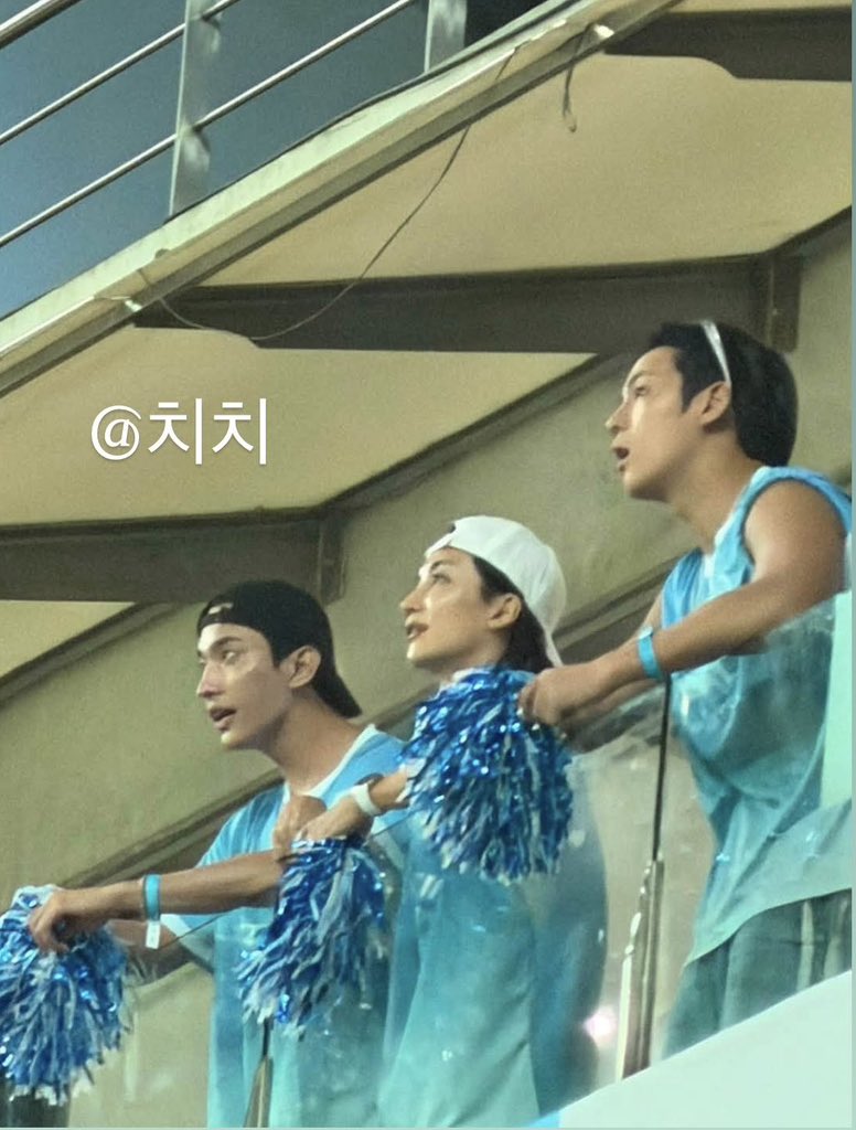 MINGSUNKI's tweet photo. 푸하하 민규 놀래서 입 동구라미됨 ㄱㅇㅇ https://t.co/4bAAHxQzA2