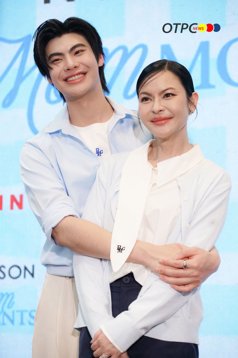 otpcnews's tweet photo. "ธีร์ ธีรติ" และคุณแม่  เติมโมเมนต์สุดน่ารัก ในงาน "ROBINSON MOM MOMENTS" 

Robinson x Thee

#tthi_eks
#RobinsonMomMomentsxThee 
#RobinsonMomMoments https://t.co/coq6ocIVep