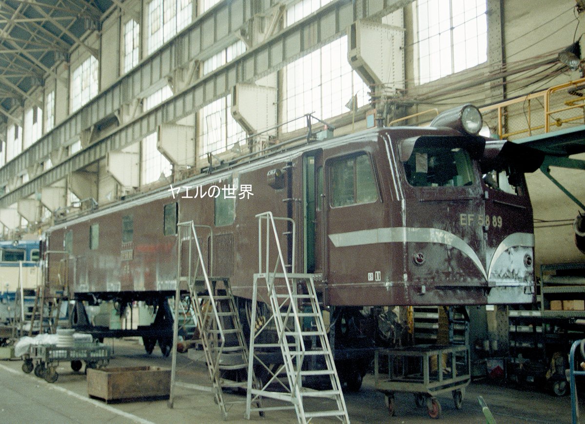 chuanqizhe21351's tweet photo. EF58 89
1984年8月大宮工場

青から茶色へ
驚きました

 #89号機の日 #EF58 #大宮工場 https://t.co/oFVU5Wv4v1