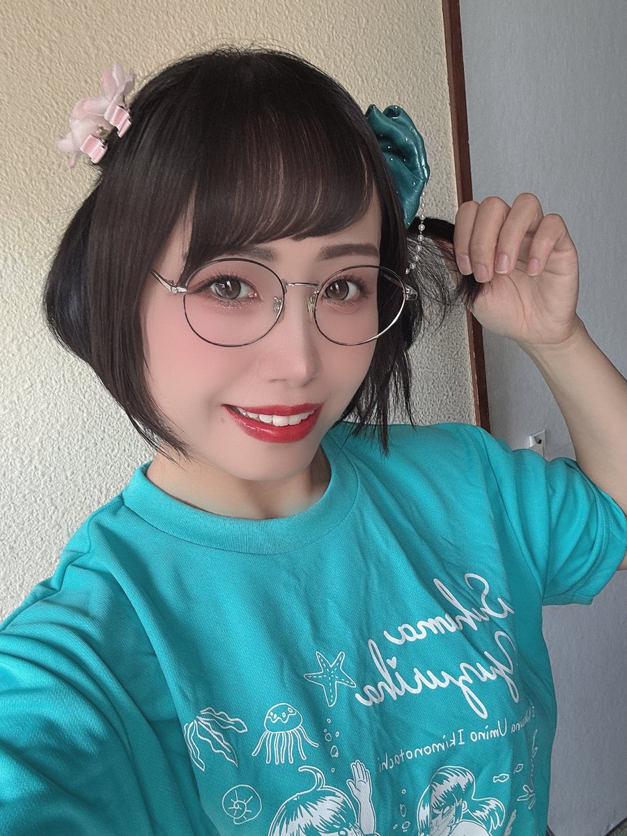 suhama_yuzuriha's tweet photo. 🌲歌姫祭りお越しいただき誠にありがとうございました🌸

ぶち上がり30分枠と〰︎っても楽しかったです❣️さくらさんの心染みる人柄にとても癒されました❣️みんなもそうかな❓スハマのライブはさくらさんにちなんで（葉）桜🌸モード😉生誕に向けて駆け抜けるよ💨髪型は珍しく帽子なし‼️レア‼️ https://t.co/Qq9E25Wb8C