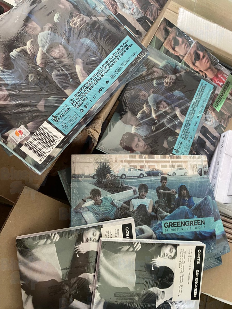 bluejayshop's tweet photo. #Bluejayshop_GA 
SURPRISE SEALED ALBUM GIVEAWAY! 🥳

- follow us 🔔
- like and retweet 
- reply

will draw on aug 16 🚶‍♀️

ga proofs: #Bluejayshop_Proofs / @bjshop_updates https://t.co/9DwQbmMb19