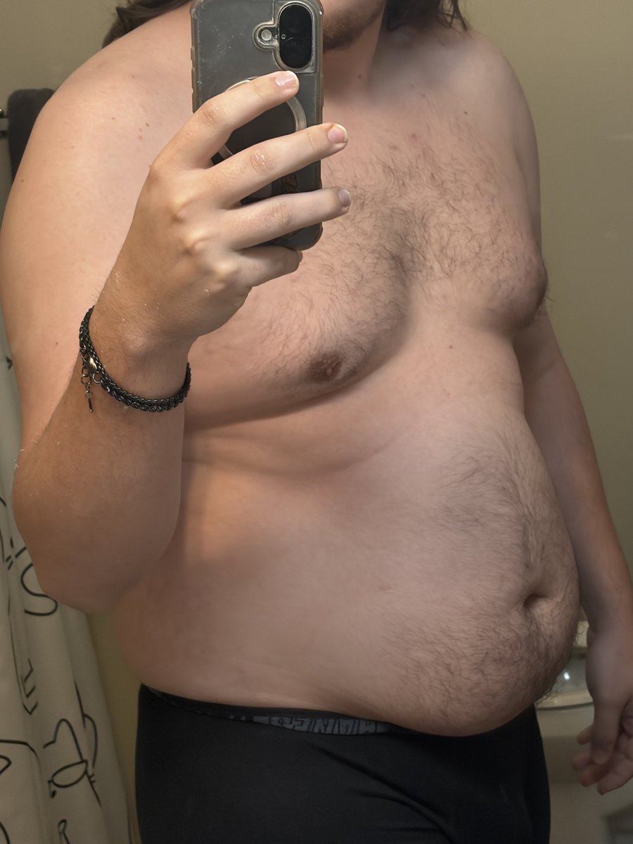 Gluttonedout's tweet photo. 2023-2026… did I gain weight..?
#bhm #mwg #bellykink https://t.co/SPzBh6MdKG