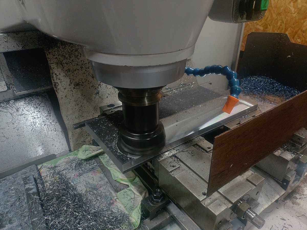 pc9821xp's tweet photo. ここのところほぼ6F材だったけど久々に黒皮スタートのお仕事。
ひずみに注意、ヨシ🫡 https://t.co/jnfZFeqmIb