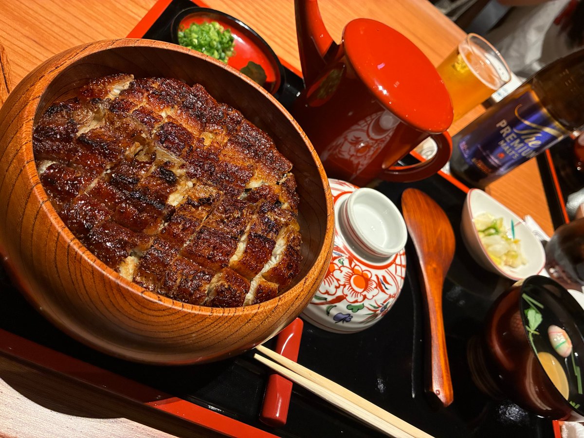 pluslabo_kt's tweet photo. 今日の晩ごはんは、うなぎでした✨️

年に一回の、家族で食べるうなぎの日でした😋

去年に続き、うな富士さんです😊

ひつまぶしがボリューム満点で、
外側はパリッと香ばしく、
中はフワフワの食感で、お気に入りです🍀

今日はプレモル🍺をチョイスしました🤣

#うな富士 https://t.co/mNTMgpXfWy