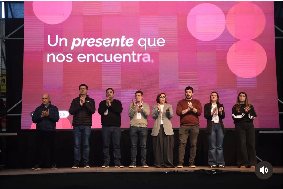 FerPerezQuilmes's tweet photo. Ayer, en la Convención Provincial de la Unión Cívica Radical realizada en unidad, fue un día importante para el radicalismo de la Provincia de Buenos Aires. Pero, sobre todo, debe ser el punto de partida de una nueva etapa, en la que @pablonicoletti_ asume la responsabilidad con la convicción de que su tarea será clave en este nuevo tiempo. 

La Argentina necesita un radicalismo que vuelva a ser protagonista. Un partido con ideas, con principios y con valores. Que defienda la educación pública, la salud, el desarrollo productivo, la institucionalidad, la movilidad social ascendente, las libertades individuales, la igualdad de oportunidades y una verdadera concepción de la libertad, entendida como la posibilidad de que cada persona pueda desarrollar su proyecto de vida.

Frente al fracaso de un modelo pensado para unos pocos y al desastre populista que tanto daño le hizo a nuestro país, la Unión Cívica Radical tiene la responsabilidad de construir una alternativa capaz de sacar a la Argentina y a la Provincia de Buenos Aires de tantos años de frustraciones. Hay un modelo distinto posible: uno basado en el trabajo, la educación, la producción, la innovación, el respeto por las instituciones y la solidaridad.

Nuestro desafío no es discutir cargos ni estructuras. Es volver a ser útiles para la sociedad. Recuperar la confianza de millones de argentinos que esperan una alternativa seria, moderna, profundamente humanista y con vocación de transformar la realidad.

Con vocación de poder, porque el poder es la herramienta para cambiar las cosas. No para conservarlo, sino para ponerlo al servicio de una Argentina más libre, más justa y con más oportunidades.

Ese es el radicalismo que queremos reconstruir. El radicalismo que hizo grande a nuestro país y que puede volver a hacerlo.