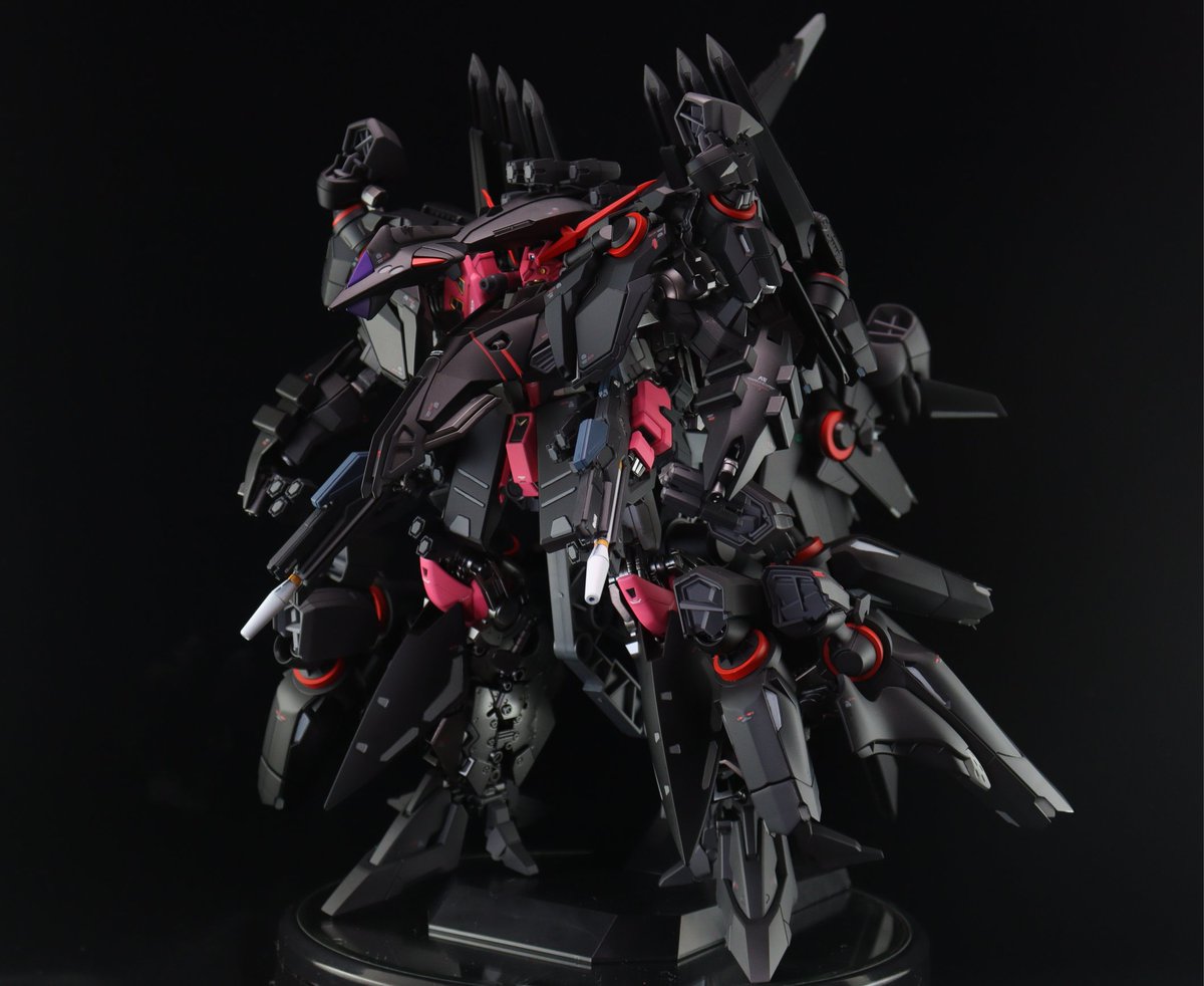 takamangp's tweet photo. HG 1/144アリュゼウス改めて
　ブラック・アリュゼウス
完成しました✨
ナデシコのブラックサレナの
カラーリングで仕上げました‼️🖌️
#ガンプラ
#ガンプラ好きと繋がりたい

↓につづく https://t.co/enPfEWe9u5