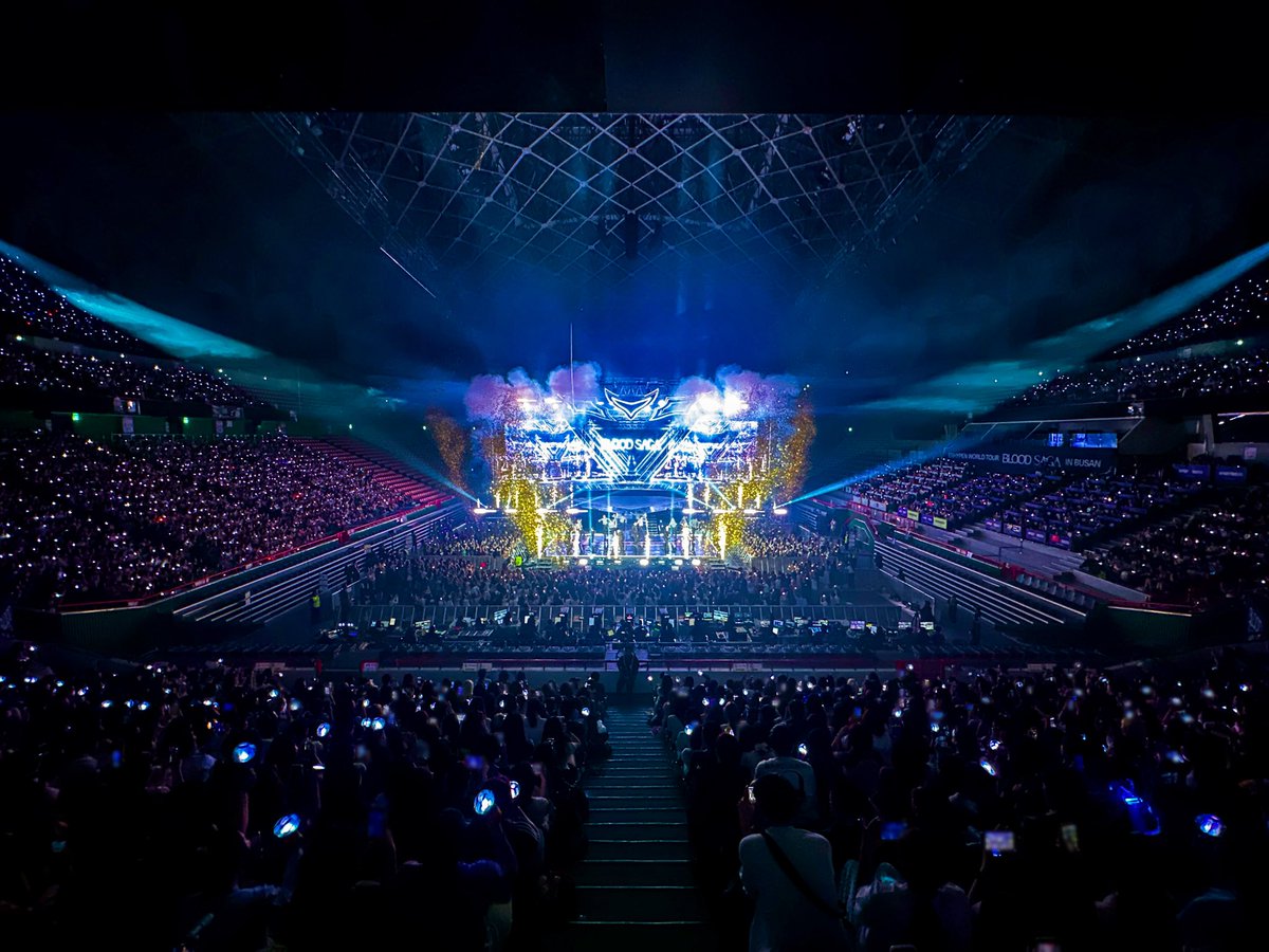 ENHYPEN's tweet photo. [#오늘의ENHYPEN] 이틀간 함께해줘서 고마워요 엔진! 덕분에 마지막까지 진짜 신나게 즐겼어요💚 오늘도 엔진이 다 했다! #260809 @ BLOOD SAGA IN BUSAN https://t.co/PAOPvKn1Kw