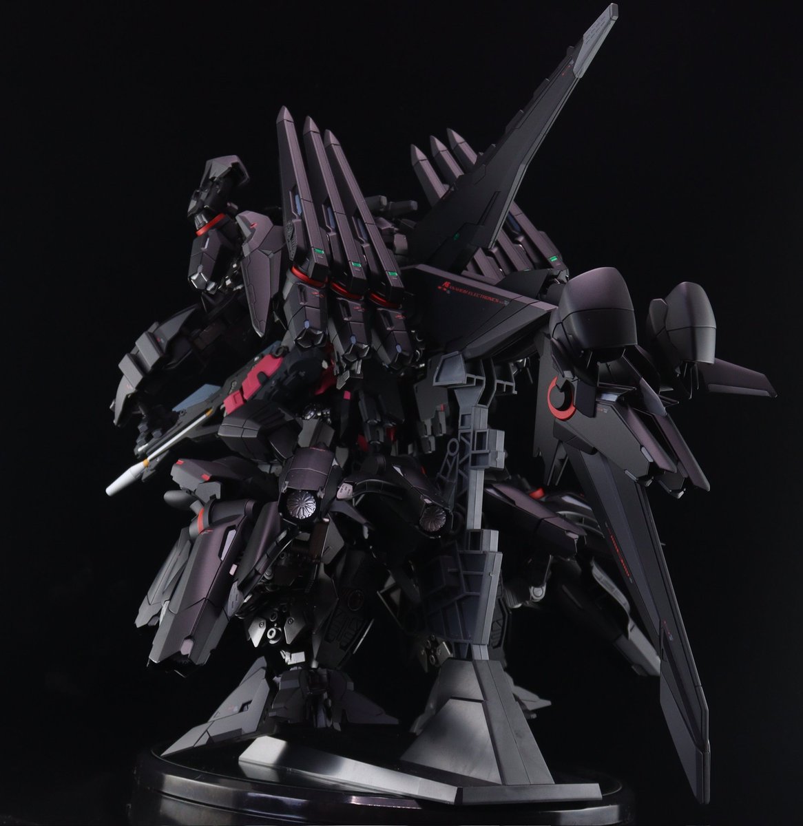takamangp's tweet photo. HG 1/144アリュゼウス改めて
　ブラック・アリュゼウス
完成しました✨
ナデシコのブラックサレナの
カラーリングで仕上げました‼️🖌️
#ガンプラ
#ガンプラ好きと繋がりたい

↓につづく https://t.co/enPfEWe9u5