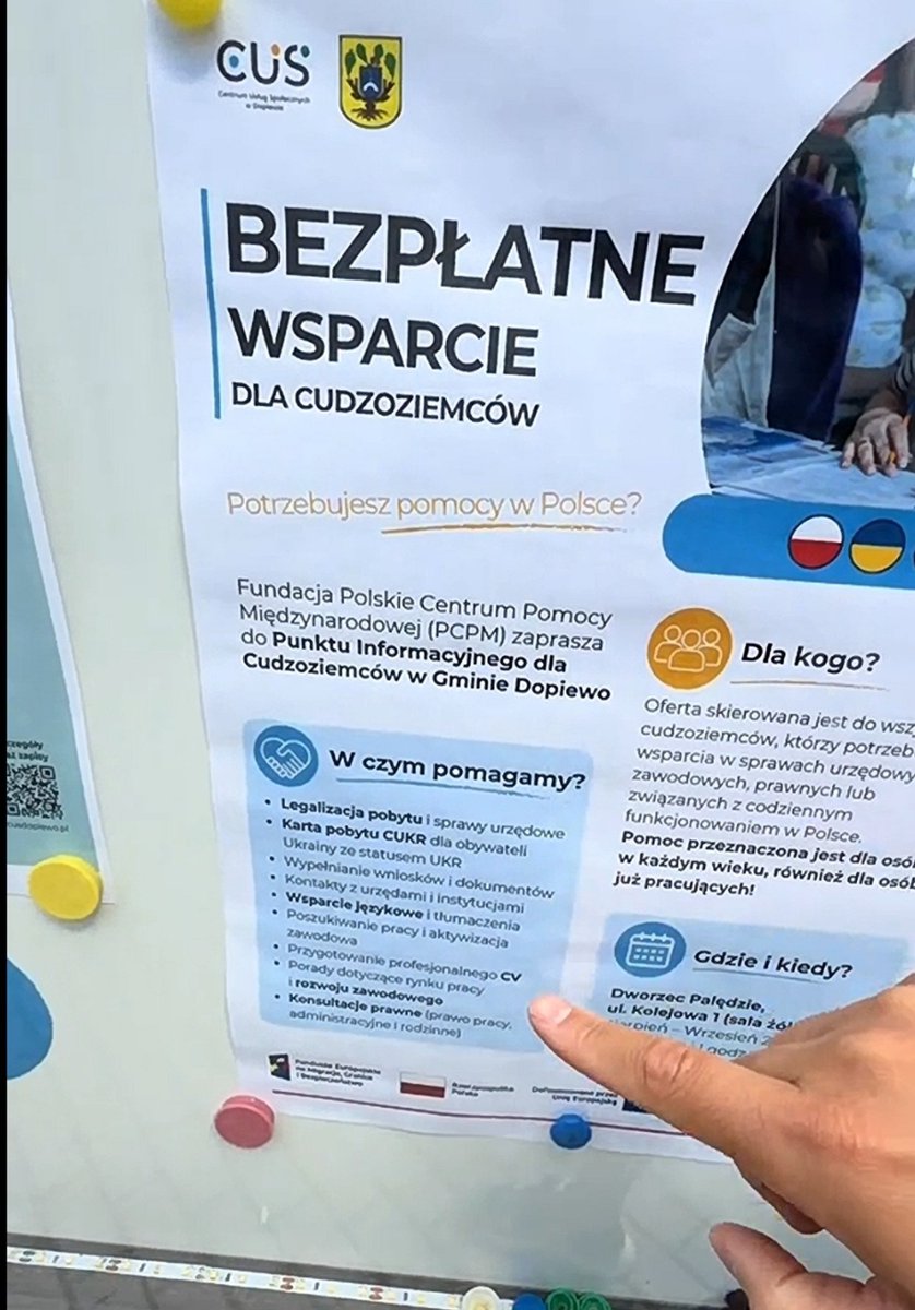 1gnasiak's tweet photo. Jakby ktoś nie wiedział, to za pieniądze polskich podatników rozdają darmowe wsparcie dla migrantów i nawet to reklamują https://t.co/QoZvvXdIrd