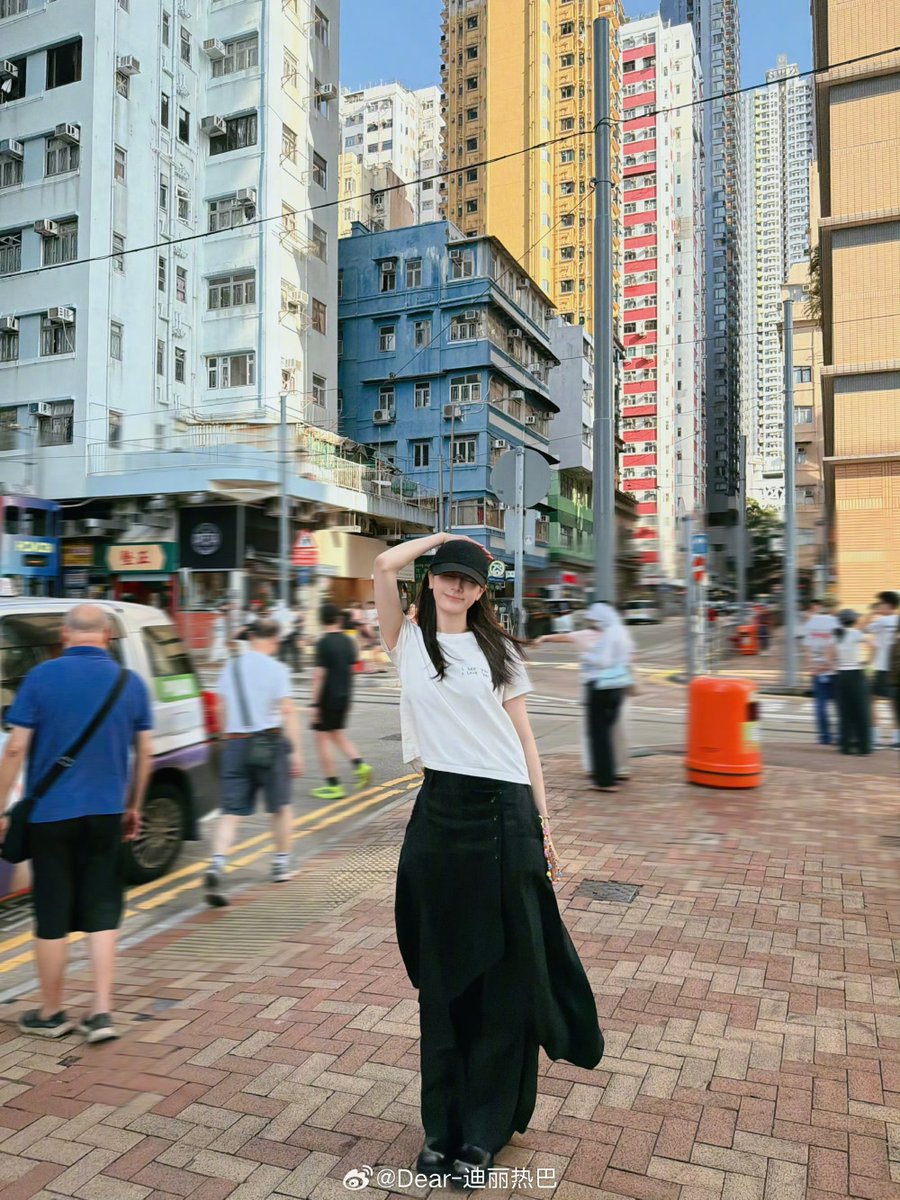 OnlyDilrabaxx63's tweet photo. Today is happy day.. 💃🏻
#Dilraba update on weibo and Instagram 🥰
So lovely ♣️~

#Dilireba https://t.co/VJwda9j41m