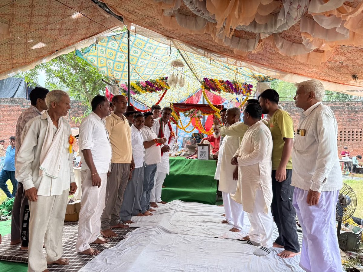 grabsudheer's tweet photo. आज दिनांक 9 अगस्त 2026 को अपनी विधानसभा 60, गढ़मुक्तेश्वर गांव - पसवाड़ा ( कार्यक्रम-1) में कांवड़ियों के लिए आयोजित विभिन्न सेवा शिविरों में जाने और श्रद्धालु कांवड़ियों की सेवा करने का सौभाग्य प्राप्त हुआ। 🙏🔱

महादेव की भक्ति में लीन इन शिवभक्तों की सेवा करना मेरे लिए सौभाग्य और पुण्य का अवसर है।

भोलेनाथ से प्रार्थना है कि सभी कांवड़ियों की मनोकामनाएं पूर्ण हों, उनकी यात्रा मंगलमय हो और महादेव की कृपा सदैव सभी पर बनी रहे।

हर हर महादेव! 🚩🔱 

एड. सुधीर चौहान
राष्ट्रीय प्रवक्ता (समाजवादी पार्टी)
विधान सभा-60 गढ़मुक्तेश्वर
@mediacellsp @samajwadiparty @yadavakhilesh @dimpleyadav @palshyamLalsp @proframgopalya1 @MPDharmendraYdv @shivpalsinghyad  @aashishsy @IqraMunawwar_ @Kamalakhtar25 
@ABPNews @news24tvchannel @ndtv @News18India @News18UP @ajjtaknews2 @ndtv

#samajwadipartyofficial #AkhileshYadav #PDA #bholenath
#कांवड़