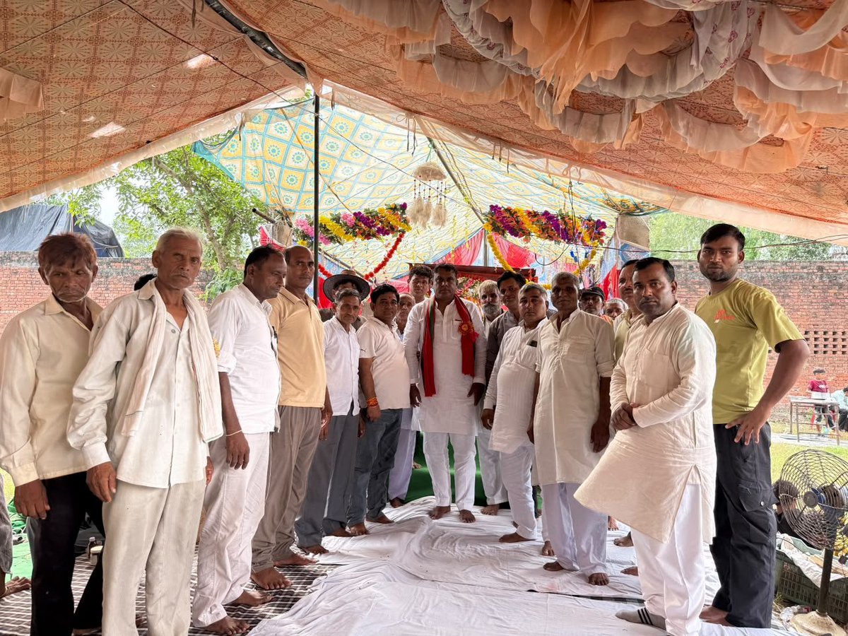 grabsudheer's tweet photo. आज दिनांक 9 अगस्त 2026 को अपनी विधानसभा 60, गढ़मुक्तेश्वर गांव - पसवाड़ा ( कार्यक्रम-1) में कांवड़ियों के लिए आयोजित विभिन्न सेवा शिविरों में जाने और श्रद्धालु कांवड़ियों की सेवा करने का सौभाग्य प्राप्त हुआ। 🙏🔱

महादेव की भक्ति में लीन इन शिवभक्तों की सेवा करना मेरे लिए सौभाग्य और पुण्य का अवसर है।

भोलेनाथ से प्रार्थना है कि सभी कांवड़ियों की मनोकामनाएं पूर्ण हों, उनकी यात्रा मंगलमय हो और महादेव की कृपा सदैव सभी पर बनी रहे।

हर हर महादेव! 🚩🔱 

एड. सुधीर चौहान
राष्ट्रीय प्रवक्ता (समाजवादी पार्टी)
विधान सभा-60 गढ़मुक्तेश्वर
@mediacellsp @samajwadiparty @yadavakhilesh @dimpleyadav @palshyamLalsp @proframgopalya1 @MPDharmendraYdv @shivpalsinghyad  @aashishsy @IqraMunawwar_ @Kamalakhtar25 
@ABPNews @news24tvchannel @ndtv @News18India @News18UP @ajjtaknews2 @ndtv

#samajwadipartyofficial #AkhileshYadav #PDA #bholenath
#कांवड़