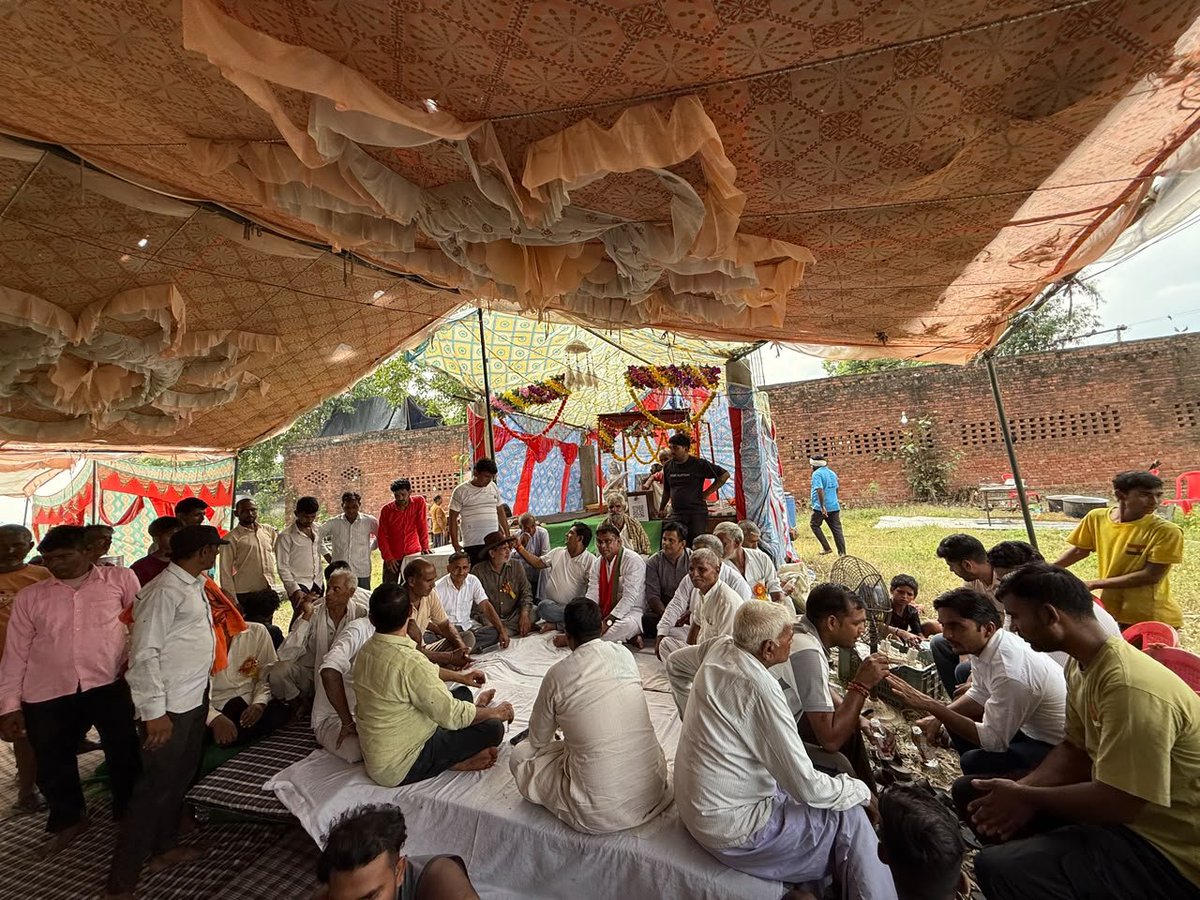 grabsudheer's tweet photo. आज दिनांक 9 अगस्त 2026 को अपनी विधानसभा 60, गढ़मुक्तेश्वर गांव - पसवाड़ा ( कार्यक्रम-1) में कांवड़ियों के लिए आयोजित विभिन्न सेवा शिविरों में जाने और श्रद्धालु कांवड़ियों की सेवा करने का सौभाग्य प्राप्त हुआ। 🙏🔱

महादेव की भक्ति में लीन इन शिवभक्तों की सेवा करना मेरे लिए सौभाग्य और पुण्य का अवसर है।

भोलेनाथ से प्रार्थना है कि सभी कांवड़ियों की मनोकामनाएं पूर्ण हों, उनकी यात्रा मंगलमय हो और महादेव की कृपा सदैव सभी पर बनी रहे।

हर हर महादेव! 🚩🔱 

एड. सुधीर चौहान
राष्ट्रीय प्रवक्ता (समाजवादी पार्टी)
विधान सभा-60 गढ़मुक्तेश्वर
@mediacellsp @samajwadiparty @yadavakhilesh @dimpleyadav @palshyamLalsp @proframgopalya1 @MPDharmendraYdv @shivpalsinghyad  @aashishsy @IqraMunawwar_ @Kamalakhtar25 
@ABPNews @news24tvchannel @ndtv @News18India @News18UP @ajjtaknews2 @ndtv

#samajwadipartyofficial #AkhileshYadav #PDA #bholenath
#कांवड़