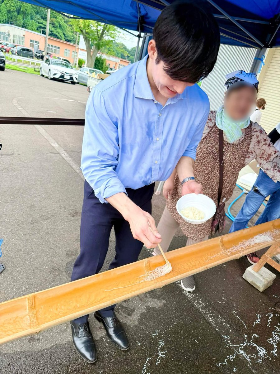 fukui_ishida's tweet photo. English follows
子ども食堂へ
子どもたちと一緒に食育について学んだり、夏らしく流しそうめんを楽しんだりしました✨
食事を囲みながら、学び、遊び、さまざまな世代の人たちと交流できる場所。
子どもたちが安心して過ごし、たくさんの経験ができる地域の居場所づくりを、これからも応援していきます😊
⁡
Visited a local children’s cafeteria in Fukui
These community spaces are about much more than sharing a meal. Children can learn, play, meet people from different generations, and enjoy new experiences together.
This time, we learned about food and nutrition and enjoyed a classic Japanese summer experience—nagashi somen, catching flowing noodles with chopsticks! 🥢
We will continue supporting welcoming community spaces where children can feel at home, connect with others, and enjoy a wide range of experiences😊
⁡
#福井県
#福井県知事
#石田たかと