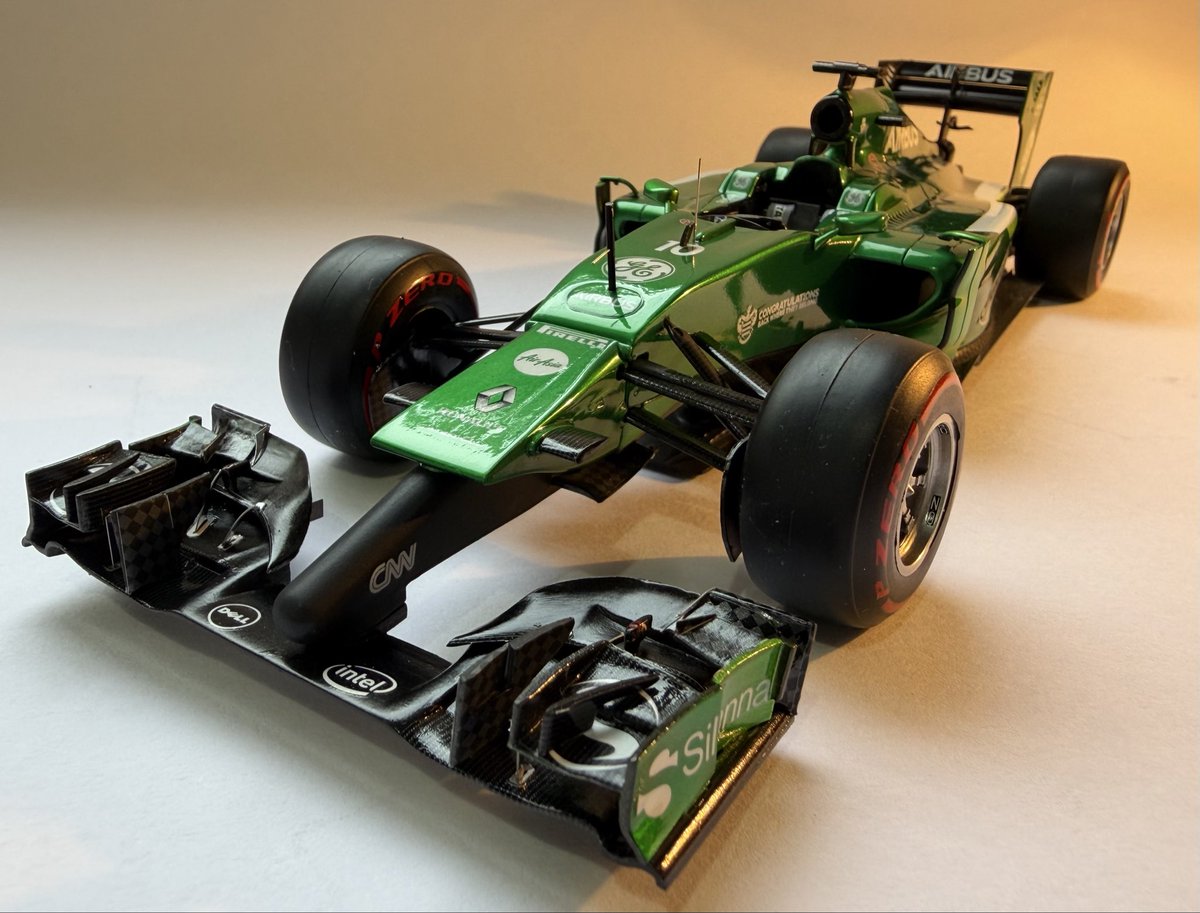 rossorosso83's tweet photo. CATHERHAM CT05 (風味)
1/20 studio27 front wing kit
Fujimi Sauber C31
color:ガイアノーツ/ブライトブラス
フィニッシャーズ/ジャガーグリーン
オートクリア+ウレタンクリアGP1
ツッコミどころ満載です💦
#CATHERHAM
#fujimi
#gaianotes
#finishers https://t.co/VSgx5DxZ3Y