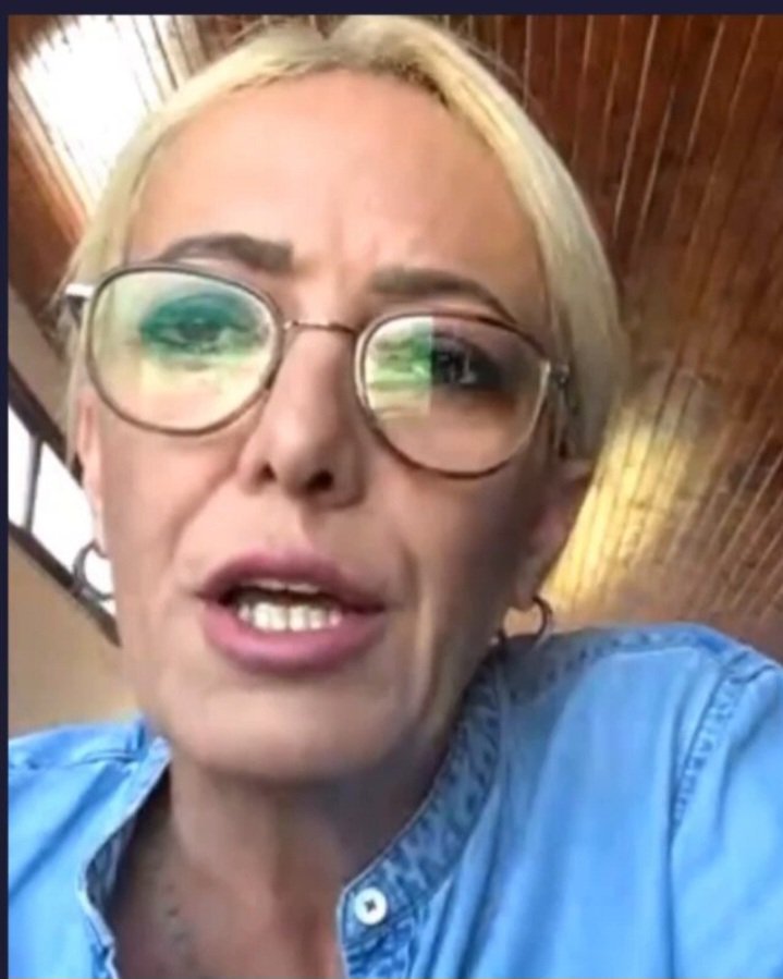 engl62030841's tweet photo. Gazeteci Ayşemden Akın 
yazmış.

Şuana kadar kimseden tık yok

Süleyman Soylu'ya 20 milyon Dolar,

Fuat Oktaya 50 milyon dolar
Rüşvet vermiş diyor.

Bu rüşvet alanlar hakkında neden yasal süreç başlatılmamış

Yoksa Hepsi AKP'li diyemi sustunuz.

Ha birde,
Yargı ne kadar bağımsız? https://t.co/euzyShwONP