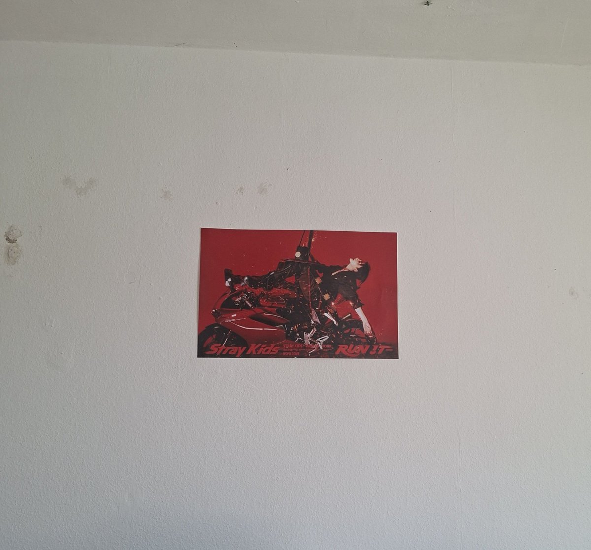 jilixinkits's tweet photo. My only room deco bruh😭 https://t.co/bitcyC7XLL