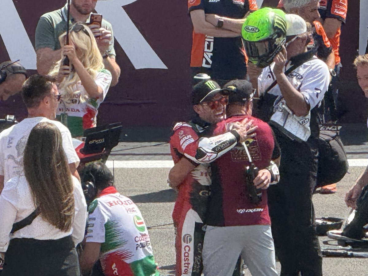 DanRockerz's tweet photo. @MotoGP @SilverstoneUK absolutely brilliant to have the @calcrutchlow back at silverstone this year and to see @SamLowes_22 and his brother Alex with him. Dream trio ❤️😃 https://t.co/DSI6hUkQOH