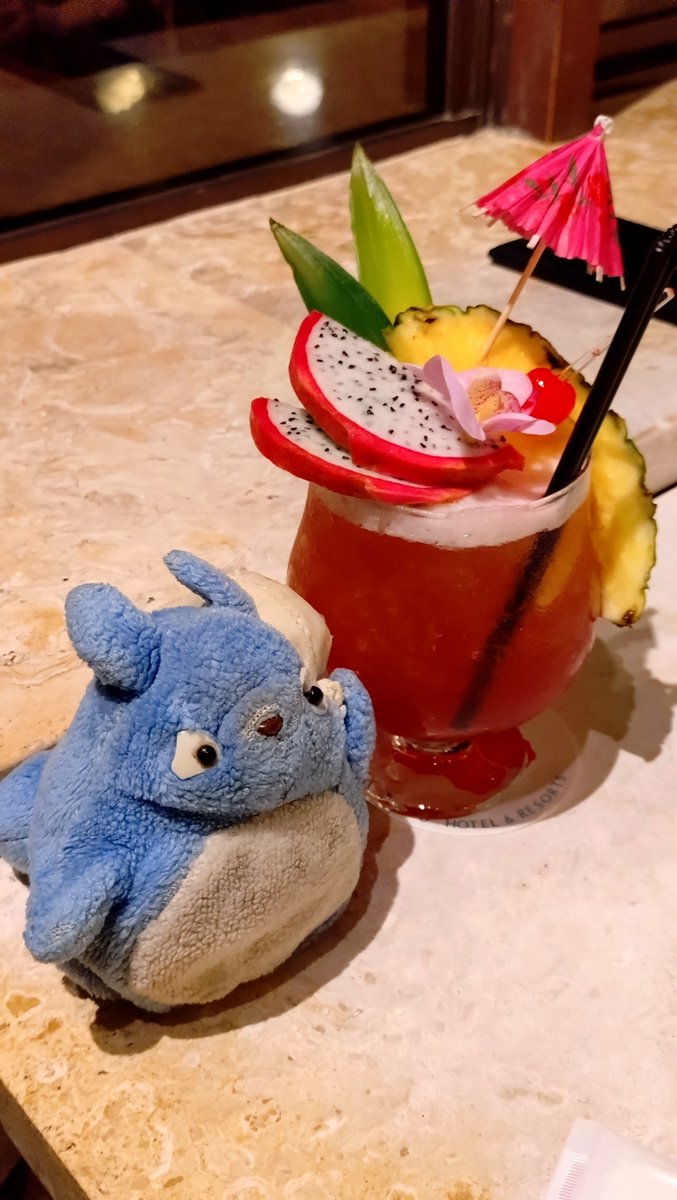 teppentotoro's tweet photo. 【南国リゾート】

トトロにお盆休みはないので、先日一足先に夏休み🌻

バケーションといえば南の島ということで、#宮古島 へ🍍

宮古島の青い海を眺めながら、のんびりしてきました🥤

北海道の爽やかな夏もいいですが、たまには強い日差しとサウナのような湿度も、夏を感じられていいですね。 https://t.co/ZEhEBigUNm
