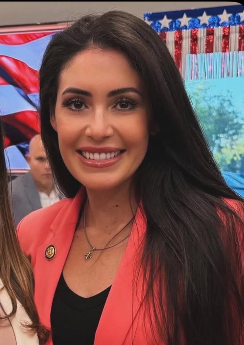buildings01's tweet photo. 🇺🇸 Anna Paulina says: “If you’re not an American, you should NOT be allowed to vote in our elections.”

Do you agree with her?

🟢 YES
🔴 NO https://t.co/eUIsfj9uoE