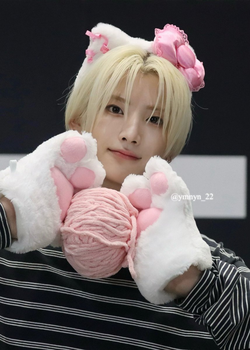 yumm_S2_0207's tweet photo. 고양이의 날의 주인 답다….(´°̥̥̥̥̥̥̥̥ω°̥̥̥̥̥̥̥̥｀) https://t.co/V5ycoAVeFr