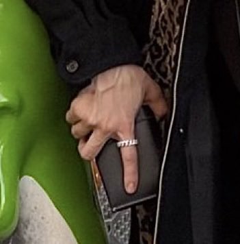 hanniesflower_'s tweet photo. OH WHAT THE FUCK ACTUALLY https://t.co/2SenPW2jtG