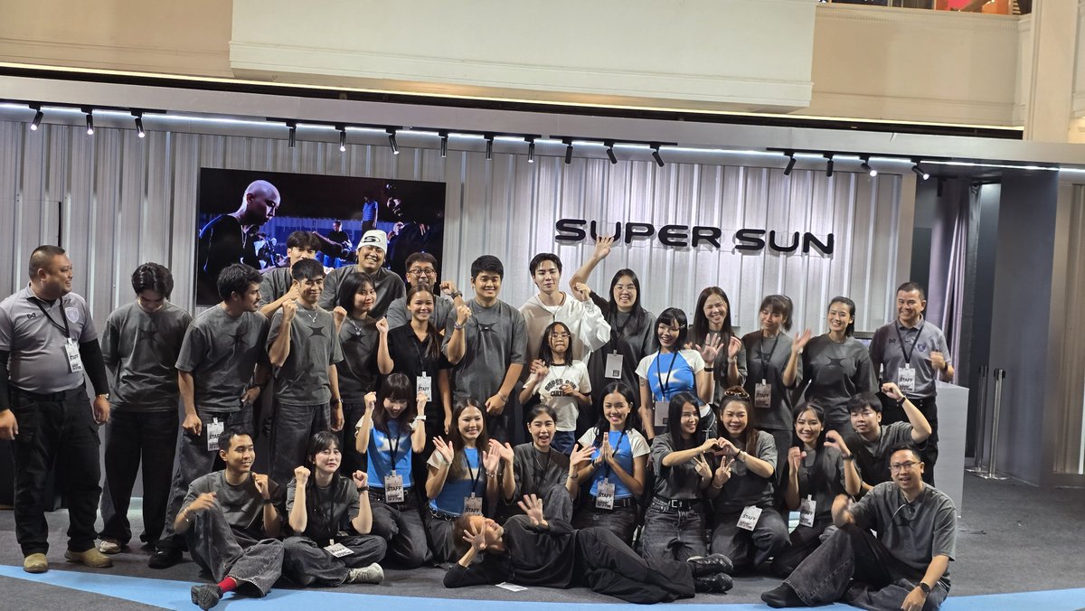 kotoriuzs's tweet photo. Congratulation 💗👍💪

#ZeePruk @zee_pruk

#SUPERSUN @ssupersun

#SUPERSUNXSIAMCENTER

#SUPERSUNPOPUPINBKK https://t.co/3CcEGTMNBC