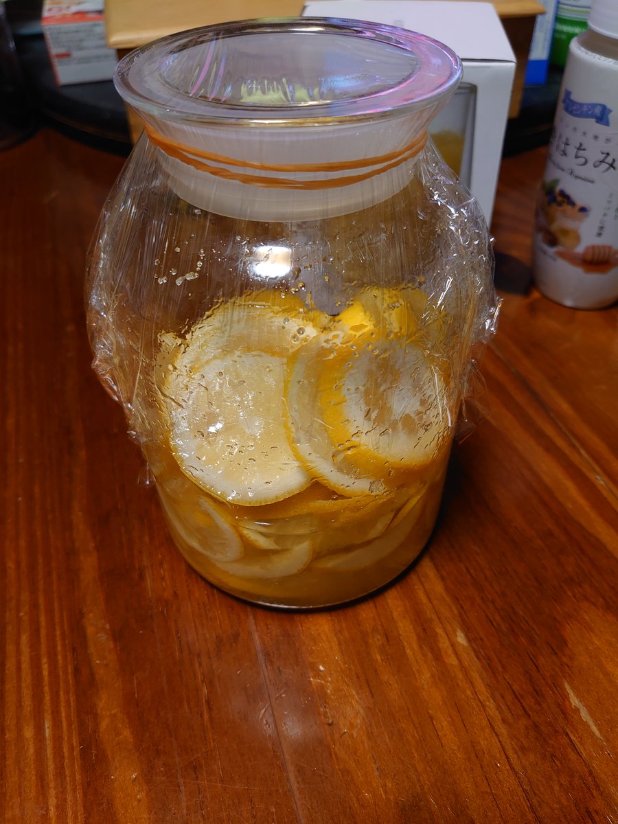 satan_snake's tweet photo. 初めてシリーズ
レモネード用のシロップ作り
一応防黴剤は洗っとしたし、煮沸もしたはずだから大丈夫なはず
お腹壊してたら察してください https://t.co/fCvalcrQ7k