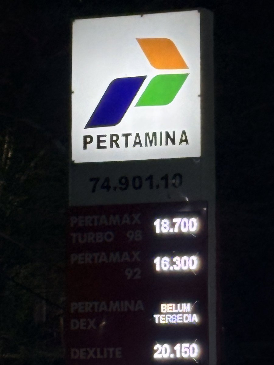 Riojerbat's tweet photo. Perasaan baru kemarin berita Pertamax 15.950??? Rezim anjing. https://t.co/GN5V0ZvFxg