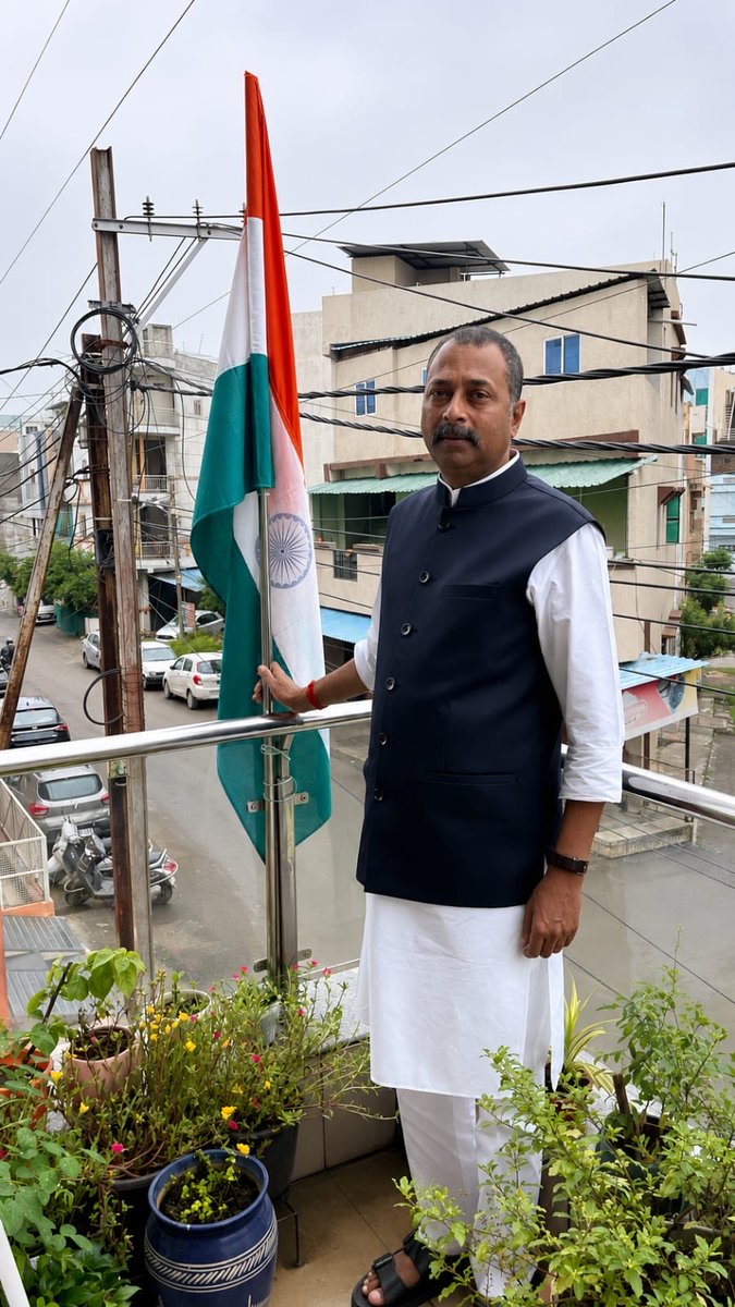 Vishnukhatribjp's tweet photo. वंदे मातरम्! 🇮🇳

आदरणीय प्रधानमंत्री श्री नरेंद्र मोदी जी के आह्वान पर “हर घर तिरंगा” अभियान में सक्रिय सहभागिता करते हुए प्रशस्ति-पत्र प्राप्त किया।

आइए, हम सभी अपने घर एवं प्रतिष्ठान पर तिरंगा फहराकर राष्ट्रभक्ति और देशप्रेम की भावना को जन-जन तक पहुँचाएँ।
आप भी तिरंगे के साथ अपनी फोटो https://t.co/Z3PxUCsXb4 पर साझा करें।

जय हिंद! 🇮🇳
भारत माता की जय!

#HarGharTiranga #SelfieWithTiranga #हरघर_तिरंगा #VandeMataram #JaiHind