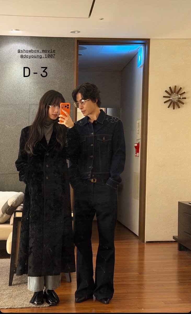 xevonzo's tweet photo. 무대인사 시작 전에 오늘 착장 스토리에 올려주는 내 착둥이들♡♡ 너무 그리움ㅠㅠㅠ https://t.co/22bJ1IvzrN