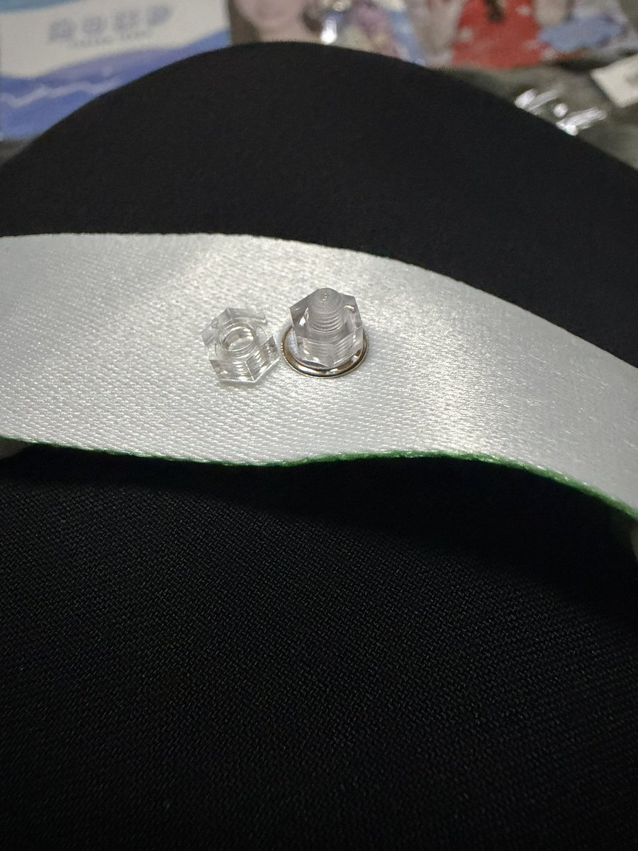 c_xtg4's tweet photo. デコパーツのとめるやつ２個入ってたんだけどこれは予備？それとも２個つける？ https://t.co/TGOMUmda9Q