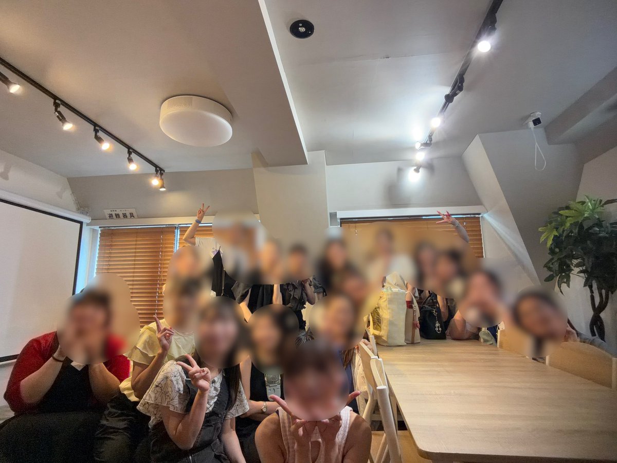 canaria_cosme's tweet photo. 今日は  #むーんぱわーさろん の
 #むーんず美容交流会 を開催しました‼️✨️
全部で17名の参加💞
ワイワイお話したり、オススメのコスメを紹介しあったり…
あっという間の3時間でした❤️
今回の目玉は、韓国ドリンク🥤
お馴染みのお茶や、見たことない👀ものまで🙌
暑い中みんな集まってくれてありがとー！！