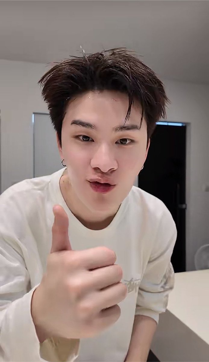 plswoofwoof's tweet photo. ถ้านี่ไม่ใช่คนที่มาร์กหน้าได้หล่อน่ารักมากที่สุด แล้วน้องไทยผิวดีมาก มาร์กเสร็จผิวชุ่มฉ่ำ ผิวโกลว์จริงๆ 😍 #THAIchayanon
#GarnierMask #GarnierThailand https://t.co/nUqMZpQHKy