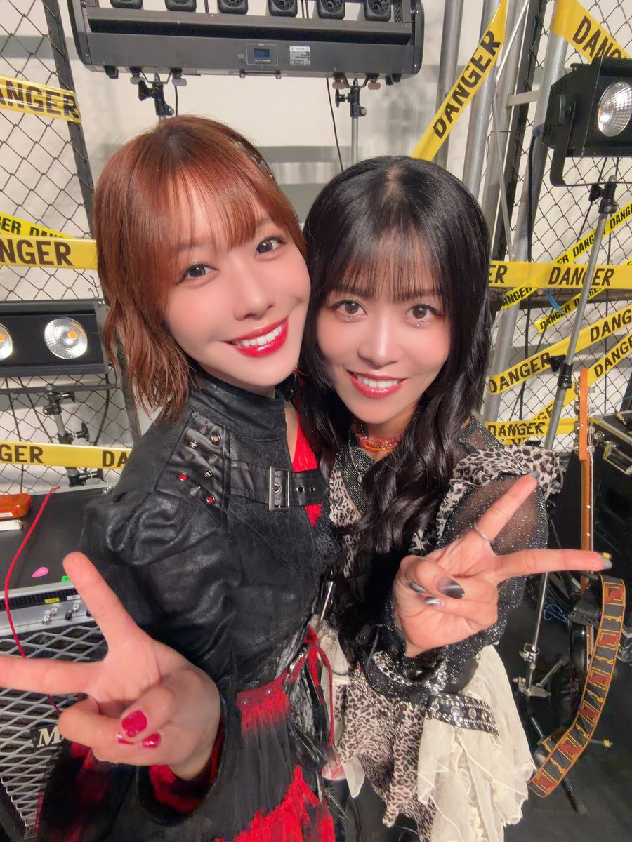 aimi_sound's tweet photo. 🎮 #愛美_2MANLIVE_A_GAME DAY2🎮
￣￣￣￣￣￣￣￣￣￣￣￣￣￣￣￣￣￣￣￣

ありがとうございました‼️
あいあいの歌声の素晴らしさとヒューマンエネルギーをたくさん感じたライブだった‼️

持つべきものは最高の友達🤝

これからもよろしくね😭❤️❤️‼️ https://t.co/p3v02v68h9