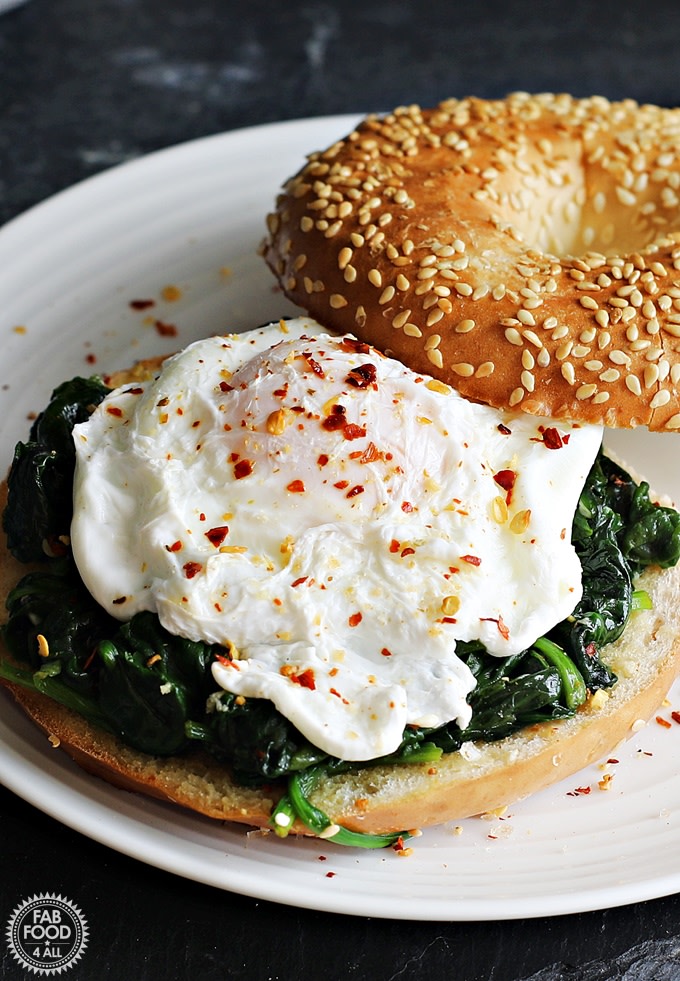 FabFood4All's tweet photo. Start your day right with a delicious Quick Poached Egg & Garlic Spinach Bagel! https://t.co/RoYFZY2gj1 #Breakfast #Brunch #PoachedEgg #Bagel #Spinash https://t.co/dLG0KwYjOP