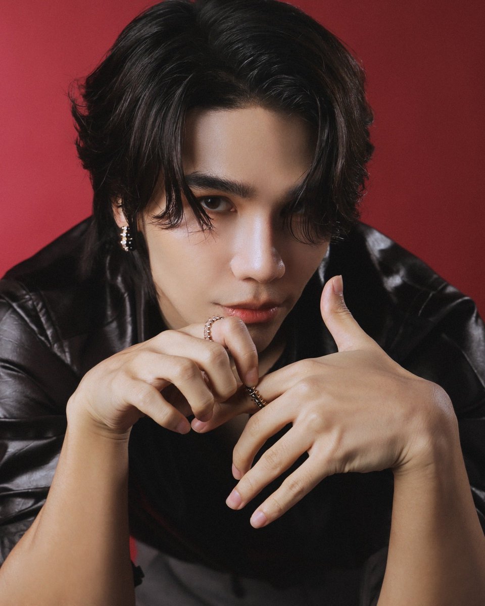 Siam_Paragon's tweet photo. Cartier เปล่งประกายบนพรมแดง Weibo Gala 2026 ณ สยามพารากอน พร้อมด้วยคาร์เทียร์แอมบาสเดอร์ เจฟ ซาเตอร์ (@jeffsatur) ท���่มาร่วมสร้างสีสันและคว้ารางวัลสำคัญในค่ำคืนที่ผ่านมา ถ่ายทอดเสน่ห์เหนือกาลเวลาผ่านเครื่องประดับอันประณีต สะท้อนศิลปะแห่งงานฝีมือของเมซง

โดย เจฟ ซาเตอร์ เผยความเท่ด้วยการสวมเครื่องประดับจากคอลเลกชัน Clash de Cartier ตั้งแต่ ต่างหู และแหวนประดับออนิกซ์ ไปจนถึงแหวนโรสโกลด์ประดับแคลซีโดนีสีชมพู 

ค้นพบผลงานอันเป็นเอกลักษณ์ของ Cartier ได้ที่ชั้น M และ 1 สยามพารากอน

WEIBO GALA 2026 AT SIAM PARAGON 

#CartierThailand @Cartier 
#JeffSatur 
#WeiboGala2026xSiamParagon
#WeiboGala2026
#SiamParagon