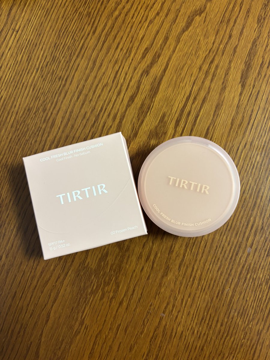 hmwrpi07's tweet photo. TIRTIRのクールフレッシュブラーフィニッシュクッションを使ってみました！

ひんやり気持ちよく、つけた直後はしっとり、だけどすぐにサラサラとしたふんわりお肌に仕上がります☺️
テカリや毛穴を自然にカバーしてくれました🙆‍♀️

@tirtir_jp 
#むーんぱわーさろんギフティング
#TIRTIRベースメイク https://t.co/D7lcz9CEvW
