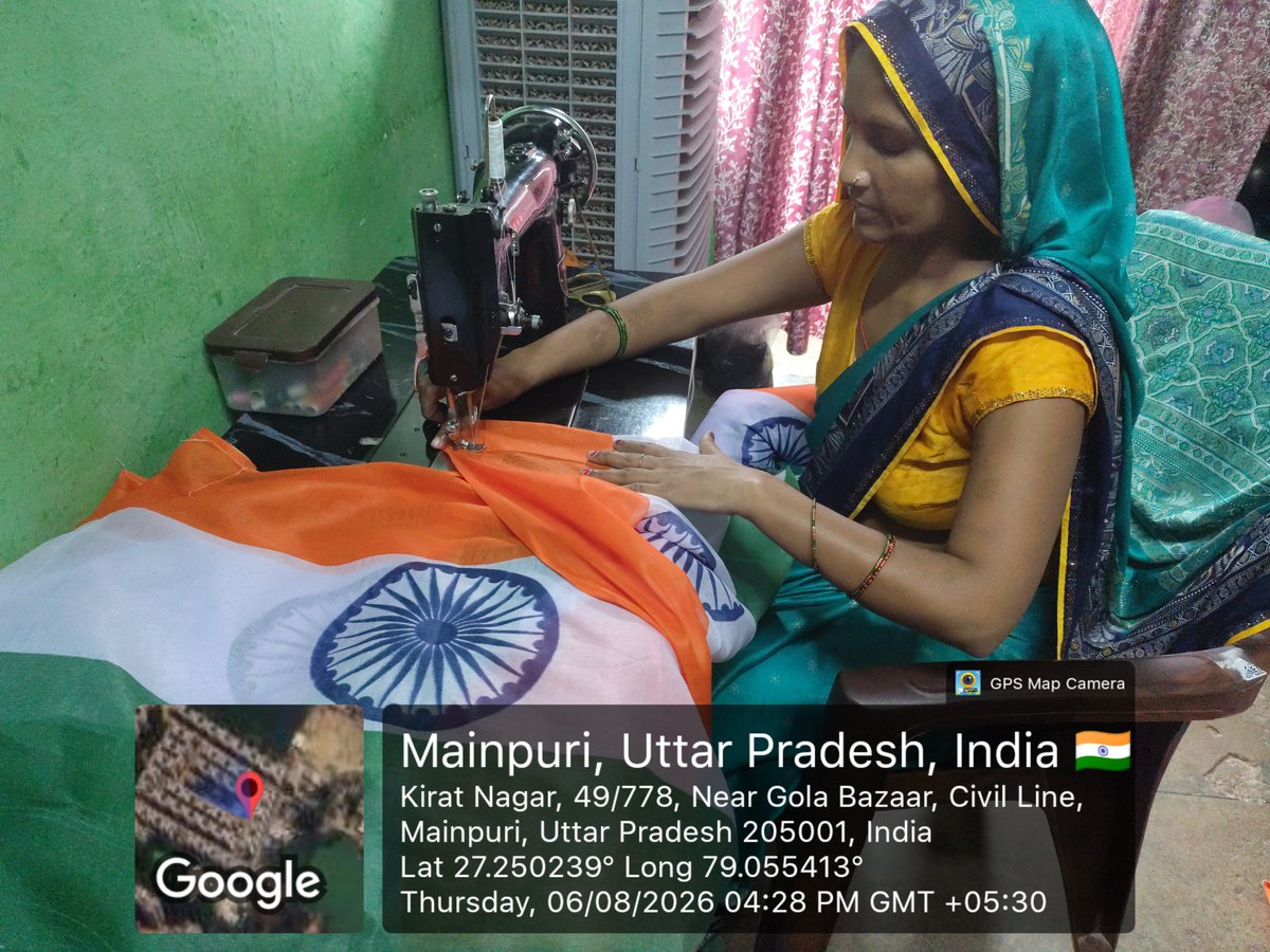 DayNulmMainpuri's tweet photo. #हर_घर_तिरंगा_2026 के अंतर्गत जनपद मैनपुरी में दीनदयाल अन्त्योदय योजना- राष्ट्रीय शहरी आजीविका मिशन के अंतर्गत गठित स्वयं सहायता समूहों की सदस्यों द्वारा झंडा निर्माण का कार्य किया जा रहा है l https://t.co/MpiZ12Squb