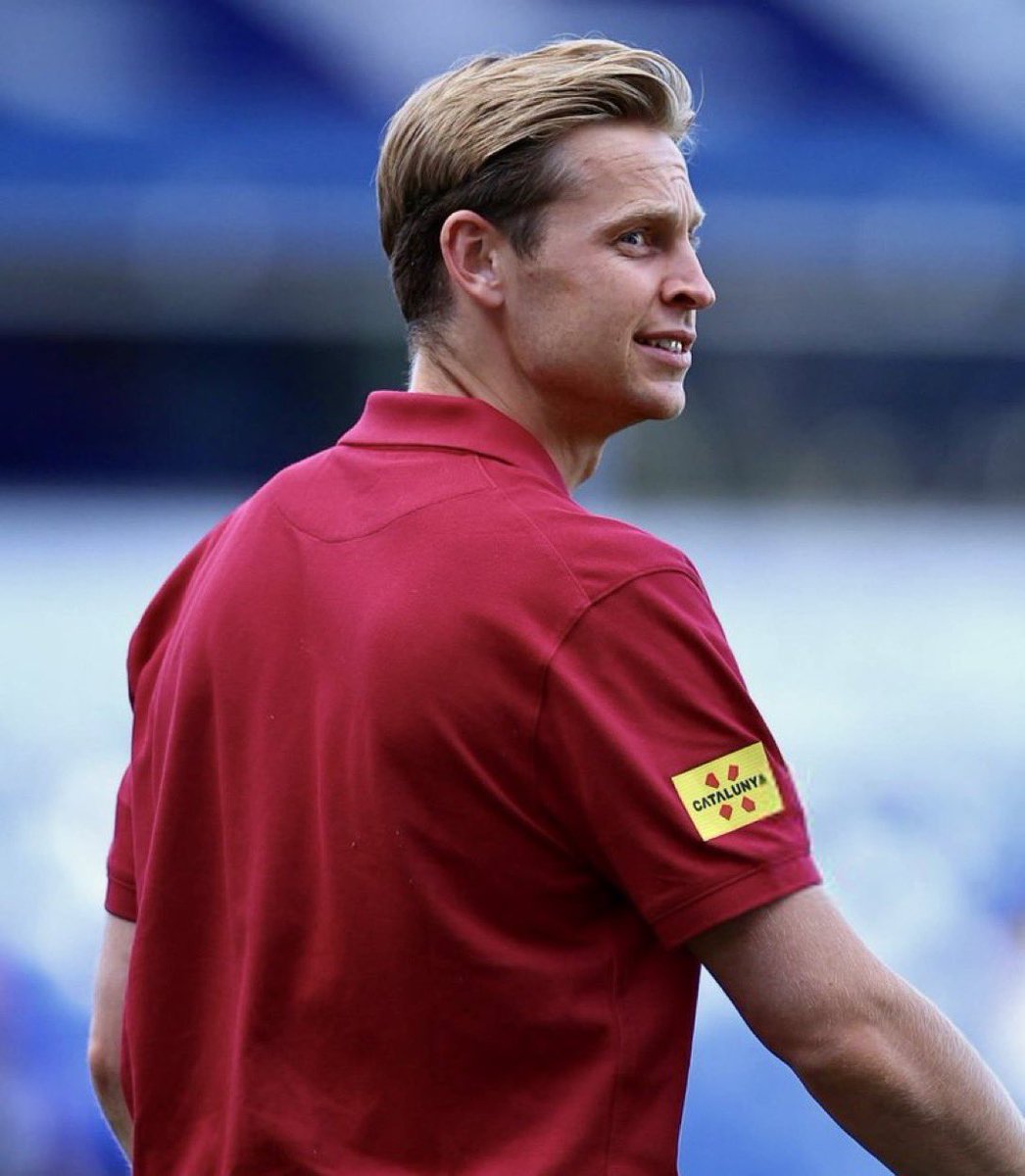 Reports_HQ's tweet photo. 🚨🔵🔴 BREAKING: BARCELONA CONCERNED OVER DE JONG SITUATION AS RODRI POSSIBILITY ADDS NEW PRESSURE

Tensions are reportedly increasing between Barcelona and Frenkie de Jong over the midfielder’s ongoing knee problems, with the club becoming increasingly concerned about his current recovery situation.

De Jong is understood to be reluctant to undergo surgery, while Barcelona reportedly believe the current treatment approach has not delivered the progress they expected and are pushing for a definitive solution.

The disagreement has reportedly gone beyond the question of treatment, with Barcelona and the player also understood to have different views regarding his recovery timeline.

Club officials are said to believe the situation has already extended well beyond the original expectations, creating growing frustration internally as Barcelona look for clarity over De Jong’s availability.

There are also reportedly concerns within the club regarding De Jong’s management of the problem last season, with Barcelona questioning whether the midfielder prioritised maintaining his fitness for the upcoming World Cup when dealing with the issue.

Hansi Flick is said to be increasingly impatient with the uncertainty. The Barcelona coach wants a clear picture of De Jong’s physical condition and availability as he plans his midfield for the new season.

The situation becomes even more interesting with Barcelona continuing to explore a potential move for Rodri. If Barça can reach an agreement for the Manchester City midfielder, competition for midfield places could increase significantly.