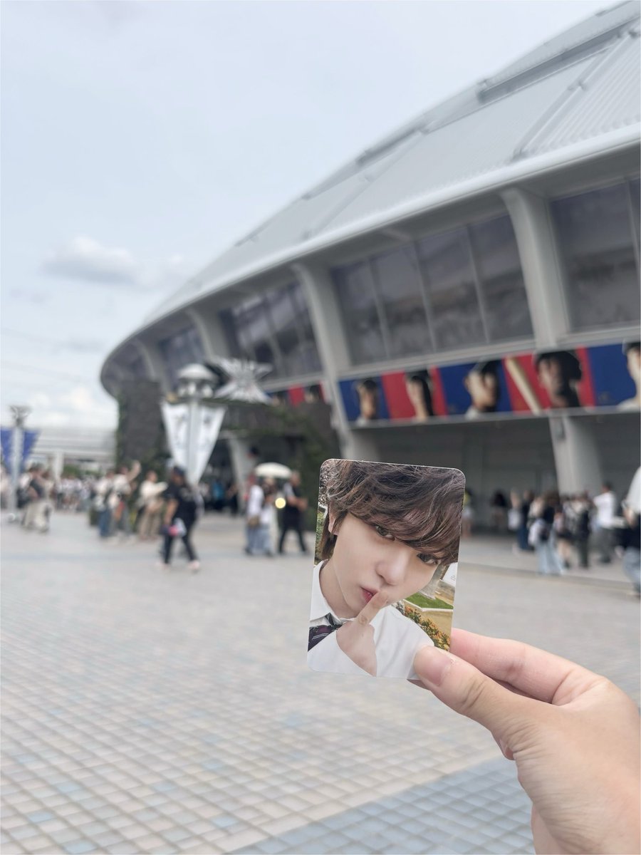 ma_ch0___'s tweet photo. 4ヶ月ぶりの三代目さんライブ🩵✨
私自身憧れの存在でもある方々だからたくさん刺激もらったしいつかドームに立ってるVIBYも見れたらなって想いであきとｸﾝのトレカも一緒に連れてきたよ💭
これからもたくさんの方にVIBYの魅力を知っていただけますように...🪄◝✩
 
#VIBY #AKITO https://t.co/zjP9AycahH