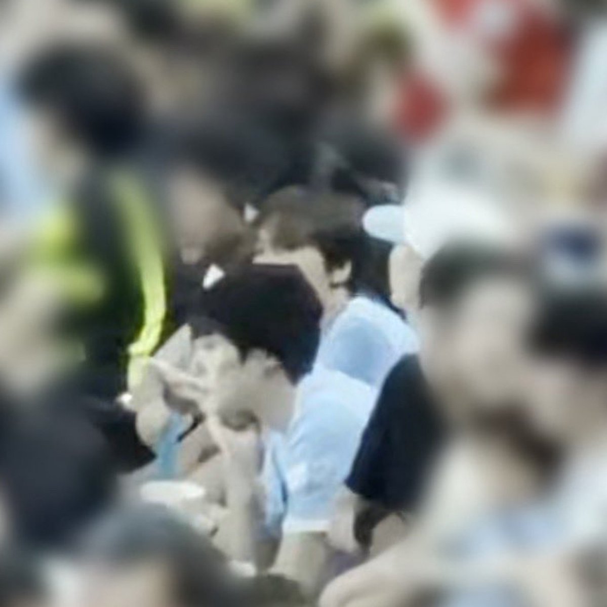 chaechmogusun's tweet photo. haechan nonton bola bareng jaehyun😭😭 https://t.co/0lUI7YMQjH